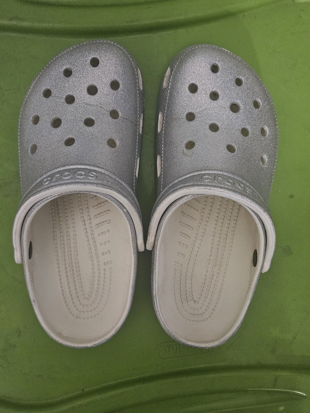 CROCS Metallic IRRIDESCENT Silver GLITTER Slip-On CROCS - Picture 3 of 6